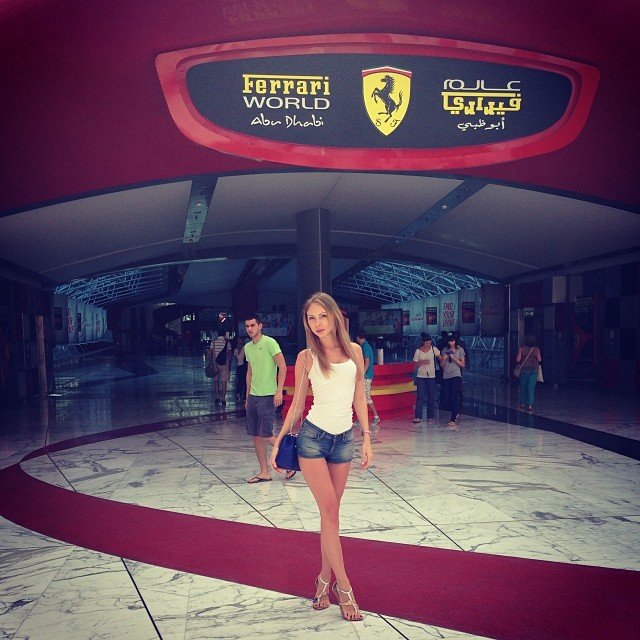 02_Ferrari World